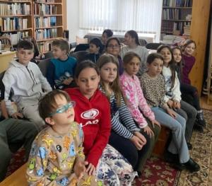 Felfedezők a könyvtárban: a 3.d osztály régészeti foglalkozáson