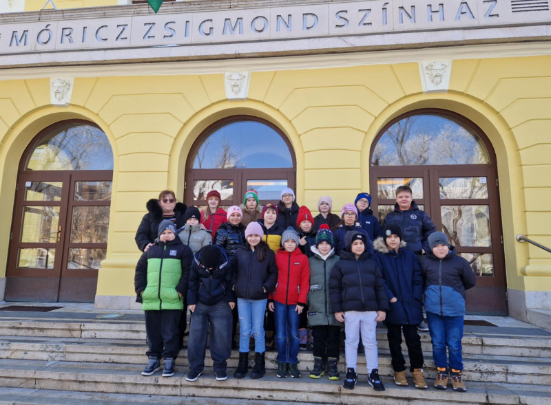 Színházlátogatás - 4b