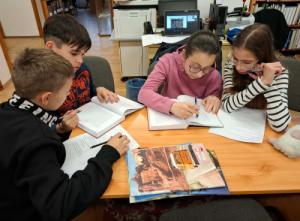 Rendhagyó történelem óra a könyvtárban!