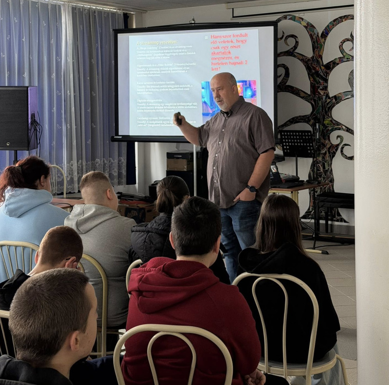 Közösségi oldalak veszélyei